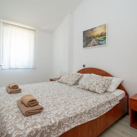 Apartments With A Parking Space Mandre, Pag - 16836 Exteriér fotografie