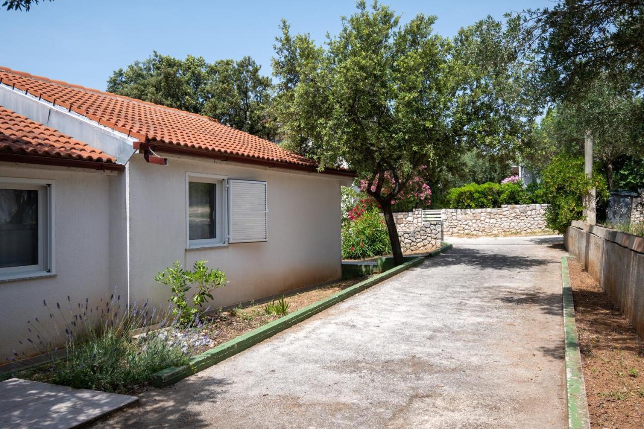 Apartments With A Parking Space Mandre, Pag - 16836 Exteriér fotografie